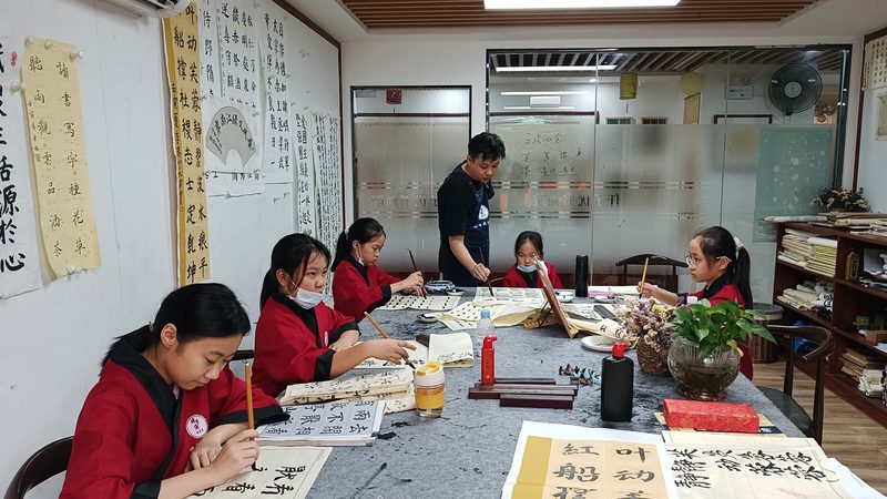 手工焊与二保焊：焊工培训中的关键区分**
