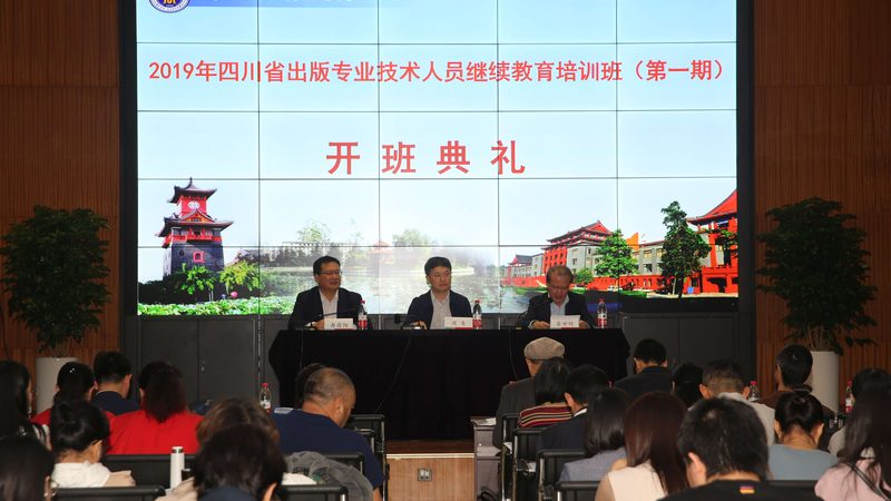 成人教育自考与成考：两种途径的优劣势解析