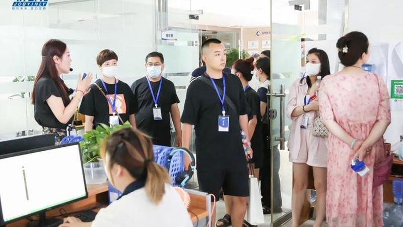 对于报班费用，我们不能仅仅看数字，更要关注性价比。以下是一些衡量性价比的要点：